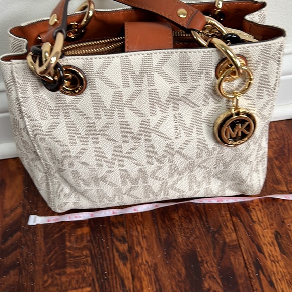 Michael Kors Cynthia Bag (Small) - Picture 16 of 17